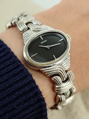 Seiko Women’s Watch 11-8250 Vintage Mechanical Hand Wind Sculptural 27mm Working